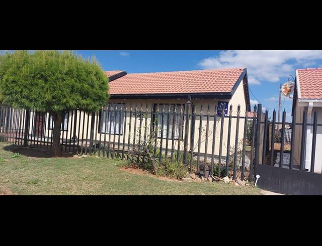 3 BEDROOM HOUSE FOR SALE IN MMABATHO 13